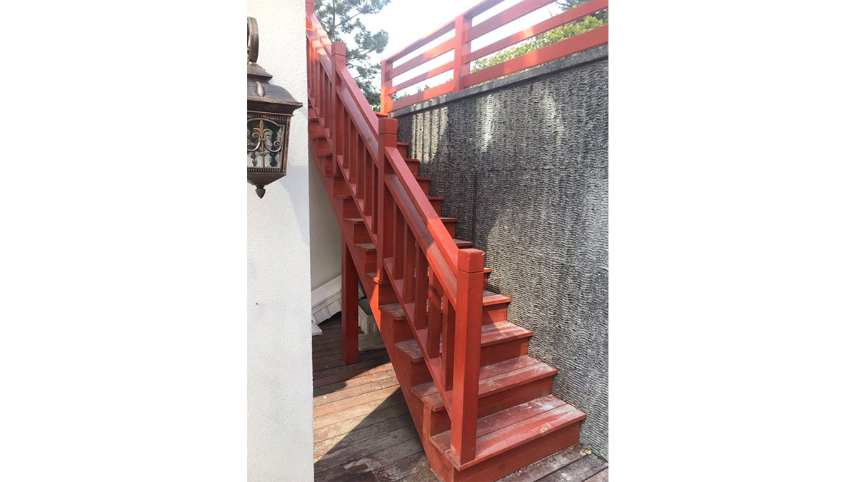 防腐木-楼梯秋千