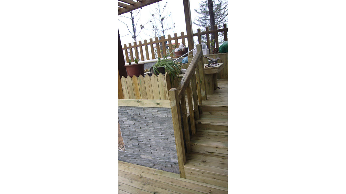 防腐木-楼梯秋千