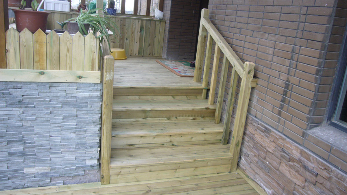 防腐木-楼梯秋千