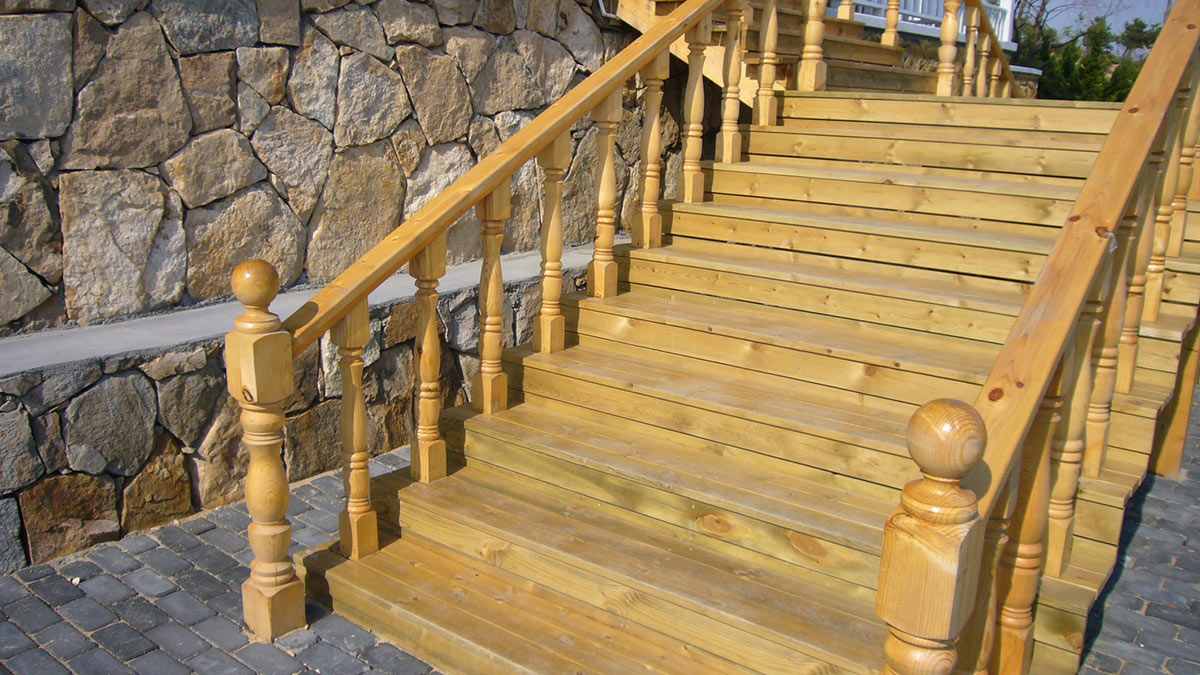 防腐木-楼梯秋千