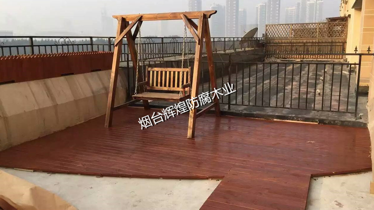 防腐木-楼梯秋千